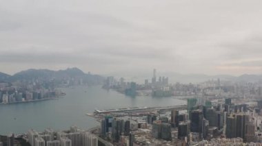 2 Mayıs 2022 Doğu Kowloon, Hong Kong 'dan Victoria Limanı' nın görüş açısı