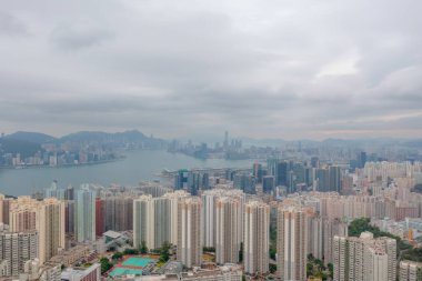 2 Mayıs 2022 Doğu Kowloon, Hong Kong 'dan Victoria Limanı' nın görüş açısı