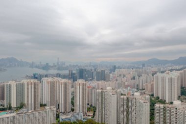 2 Mayıs 2022 Doğu Kowloon, Hong Kong 'dan Victoria Limanı' nın görüş açısı