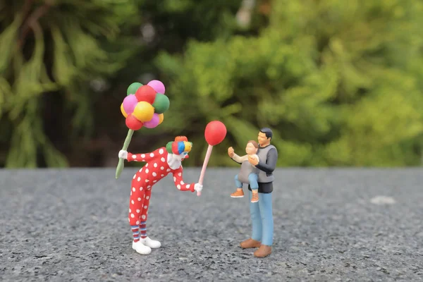 Figure Clown Share Balloons Kids — Foto de Stock