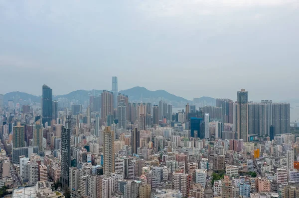 7 Mayıs 2021 Kowloon Yarımadası 'nın güneyinde bir şehir manzarası.