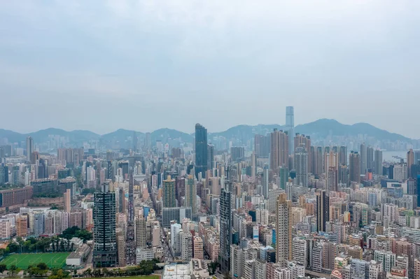 7 Mayıs 2021 Kowloon Yarımadası 'nın güneyinde bir şehir manzarası.