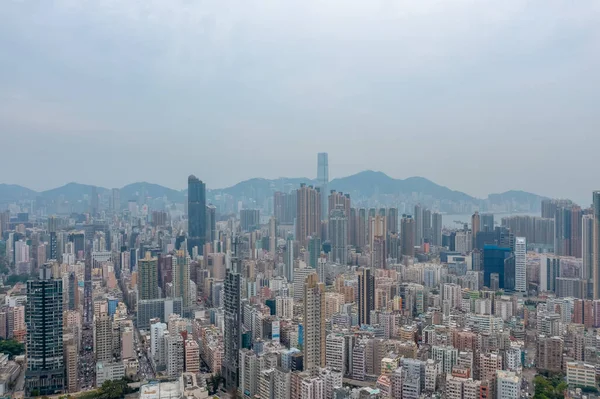 7 Mayıs 2021 Kowloon Yarımadası 'nın güneyinde bir şehir manzarası.