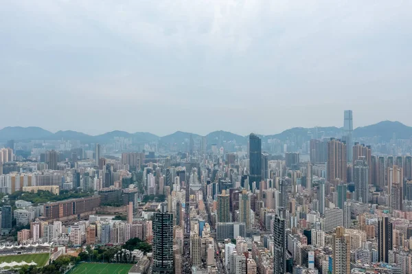 7 Mayıs 2021 Kowloon Yarımadası 'nın güneyinde bir şehir manzarası.