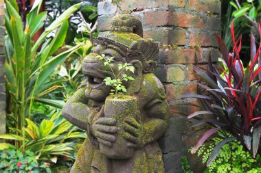 Çiçek fuarındaki Tayland tarzı bahçeler.
