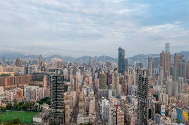 9 Mayıs 2022 Kowloon Yarımadası 'nın güneyinde bir şehir manzarası.