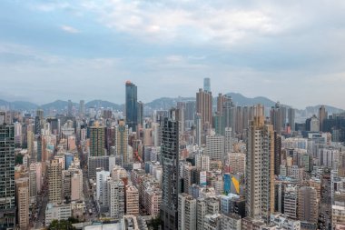 9 Mayıs 2022 Kowloon Yarımadası 'nın güneyinde bir şehir manzarası.