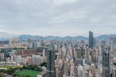 9 Mayıs 2022 Kowloon Yarımadası 'nın güneyinde bir şehir manzarası.