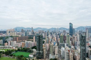 9 Mayıs 2022 Kowloon Yarımadası 'nın güneyinde bir şehir manzarası.