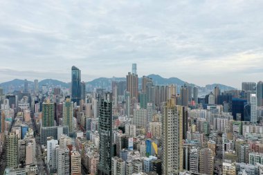 9 Mayıs 2022 Kowloon Yarımadası 'nın güneyinde bir şehir manzarası.