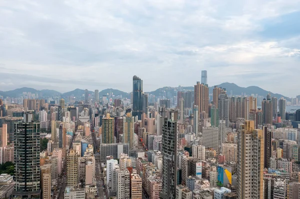 9 Mayıs 2022 Kowloon Yarımadası 'nın güneyinde bir şehir manzarası.