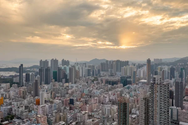 9 Mayıs 2022 Sham Shui Po 'nun batısında bir Kowloon şehri.