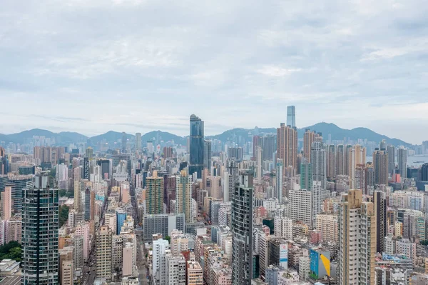 9 Mayıs 2022 Kowloon Yarımadası 'nın güneyinde bir şehir manzarası.