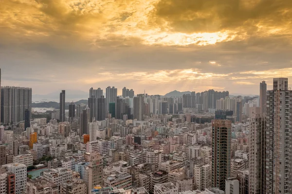 9 Mayıs 2022 Sham Shui Po 'nun batısında bir Kowloon şehri.