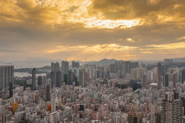 9 Mayıs 2022 Sham Shui Po 'nun batısında bir Kowloon şehri.