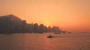20 Ocak 2018 Günbatımında Batı Hong Kong Adası manzarası