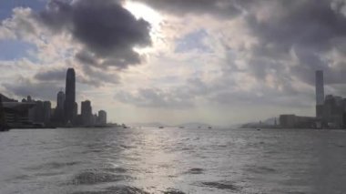 9 Ağustos 2018 Hong Kong Viktorya Limanı manzarası
