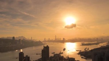 4 Ağustos 2018 Hong Kong Viktorya Limanı Gün batımının altın saatinde.