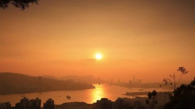 21 Ekim 2017 Günbatımı Hong Kong Victoria Limanı