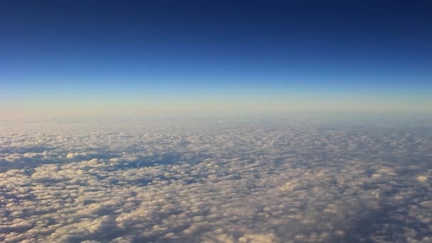 Dez 2017 Landschaft Über Den Wolken Aus Dem Flugzeugfenster — Stockvideo