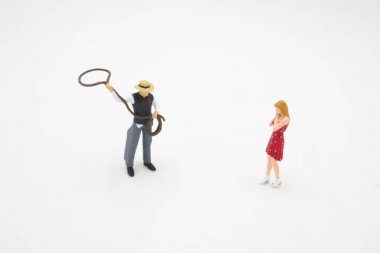 Kadını yakalayın.