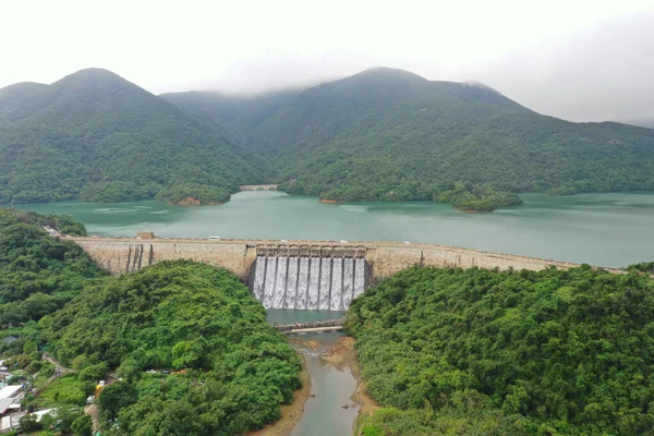 Haziran 2022 Tai Tam Tuk Barajı Yağmur Yağdıktan Sonra Sel — Stok fotoğraf
