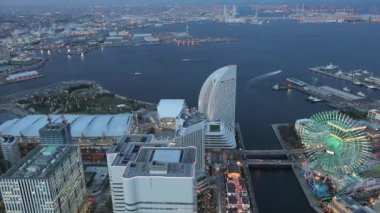 11 Nisan 2016 alacakaranlık şehri ve Yokohama, Japonya ufuk çizgisi