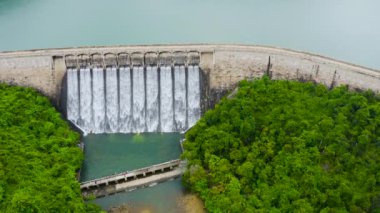 12 Haziran 2022 Tai Tam Tuk Barajı, Yağmur yağdıktan sonra sel boşaltımı