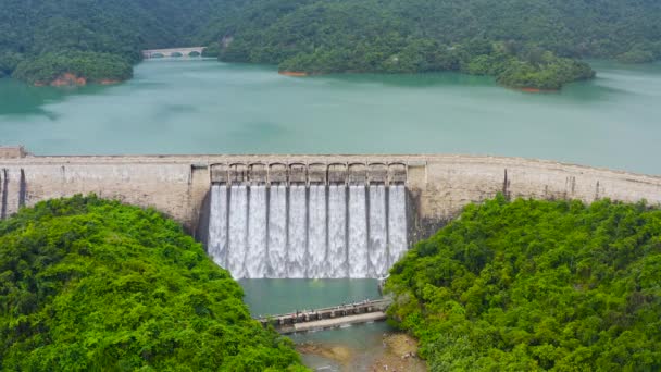 June 2022 Tai Tam Tuk Reservoir Flood Discharge Raining — Stock Video