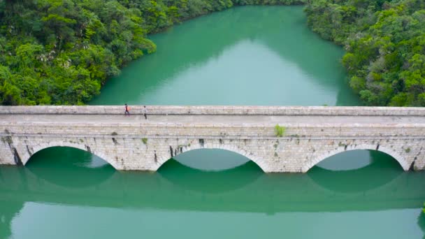 2022年6月12日香港大潭水塘石桥 — 图库视频影像