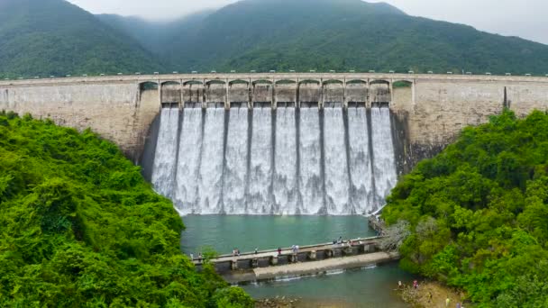 Giugno 2022 Tai Tam Tuk Reservoir Scarica Inondazione Dopo Pioggia — Video Stock