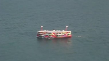 1 Ağustos 2015 'te Hong Kong, Çin' deki Central Ferry Rıhtımı 'nda tekne.