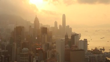 6 Eylül 2015 Hong Kong Victoria Limanı 'nın gün batımı