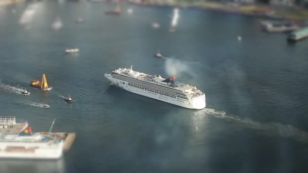 Aug 2014 Cruises Pisces Ship Passing Victoria Harbour China — 비디오