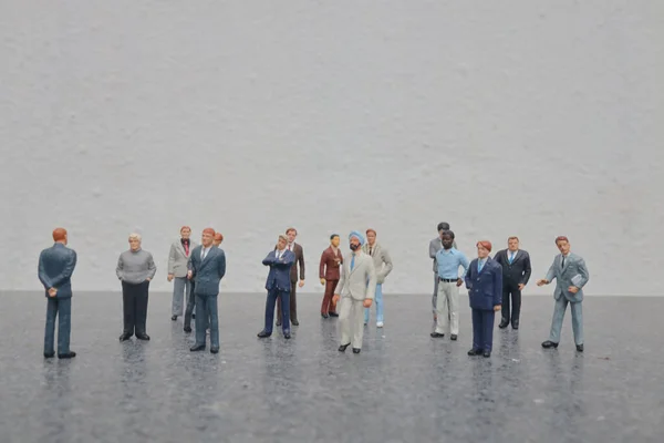 Gente Negocios Discutiendo Grupo Figura Pequeña Empresa — Foto de Stock