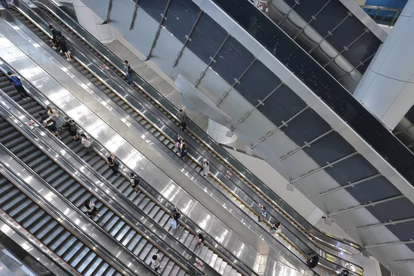Июня 2022 Группа Эскалатора Станции Адмиралтейства Гонконг — стоковое фото