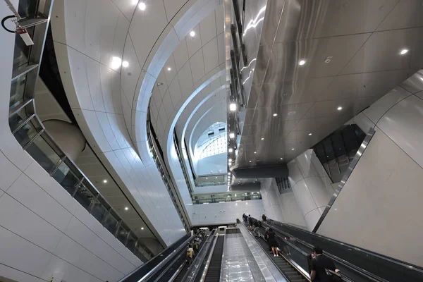 Июня 2022 Группа Эскалатора Станции Адмиралтейства Гонконг — стоковое фото