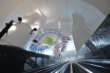 19 Haziran 2022. Hong Kong 'daki Donanma İstasyonu' nda yürüyen merdiven grubu.