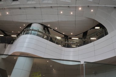 19 Haziran 2022. Hong Kong 'daki Donanma İstasyonu' nda yürüyen merdiven grubu.