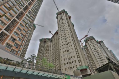 19 Haziran 2022 Elmas Tepesi 'nde vinçli ve apartmanlı inşaat alanı