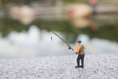 Mini figürün eğlencesi balık tutmaktır. 