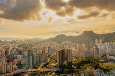 1 Mayıs 2022 Lion Rock Hill ve Kowloon, Hong Kong 'un Skykine' i