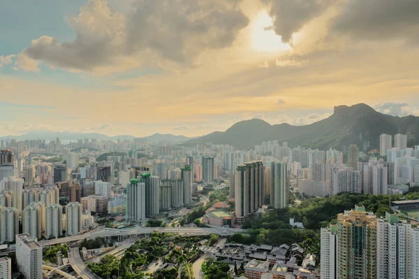 1 Mayıs 2022 Lion Rock Hill ve Kowloon, Hong Kong 'un Skykine' i