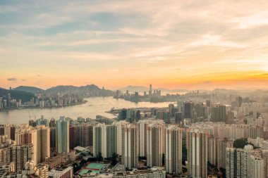 1 Mayıs 2022 Doğu Kowloon, Hong Kong 'dan Victoria Limanı' nın görüş açısı