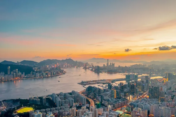 2022年5月1日香港ビクトリアハーバーのクントンビュー — ストック写真