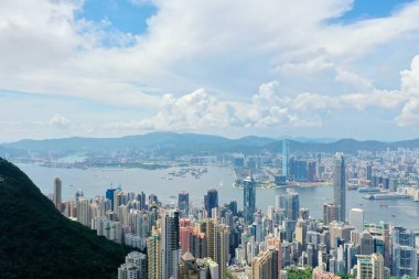 1 Mayıs 2022 HK Victoria Limanı açık bir gökyüzü gününde