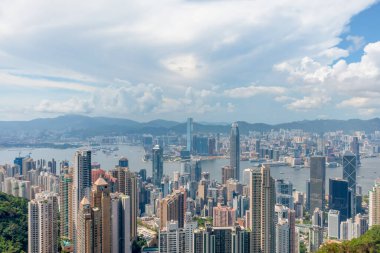 1 Mayıs 2022 'de Victoria Geçidi' nden Hong Kong 'a, zirvenin zirvesine yakın.