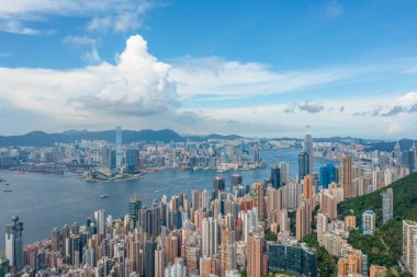 1 Mayıs 2022 Victoria Limanı, Hong Kong Adası 'nın batı tarafından görünüyor.