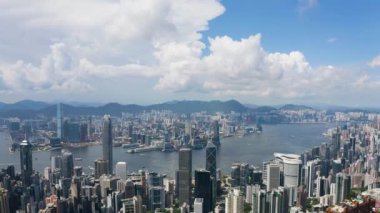 1 Mayıs 2022 Hong Kong silueti ve Victoria Limanı