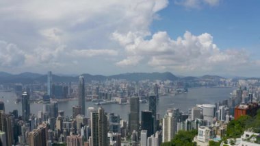 1 Mayıs 2022 Hong Kong silueti ve Victoria Limanı